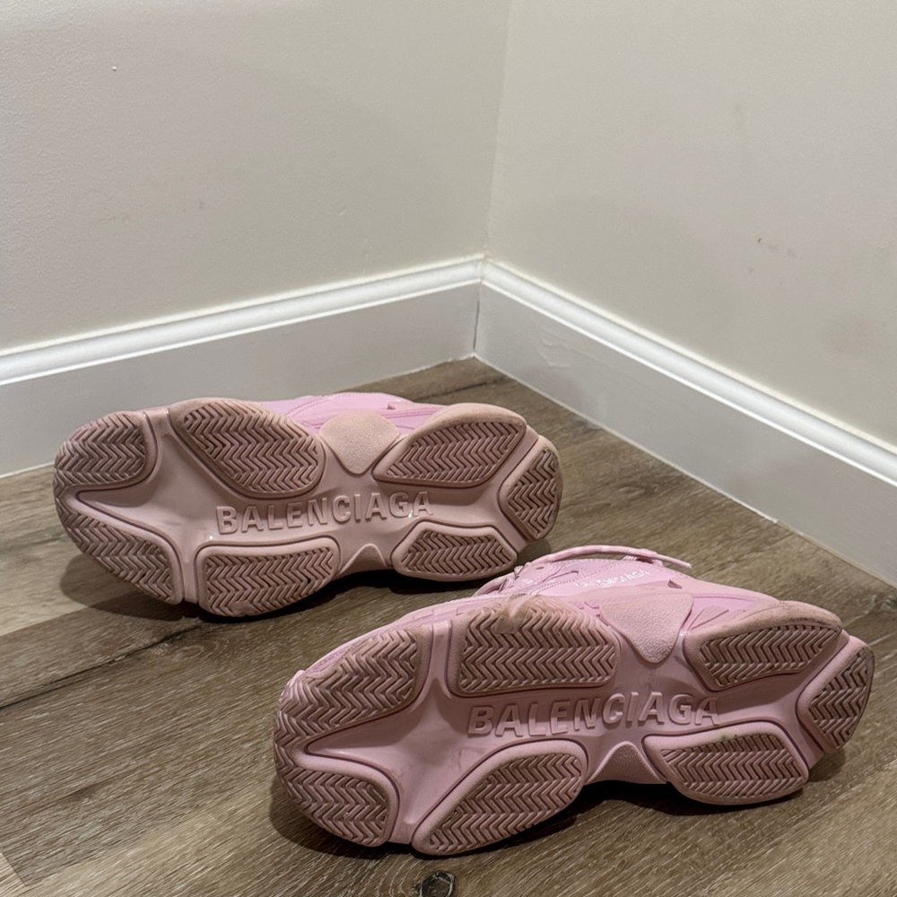 Balenciaga Women's Blush Pink Sneakers - Picture 4 of 4